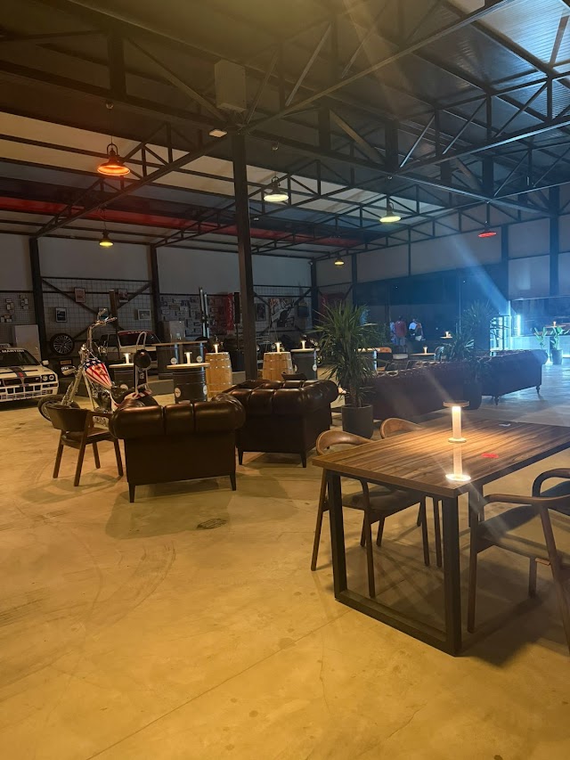  Racing Car Cafe fotoğrafı