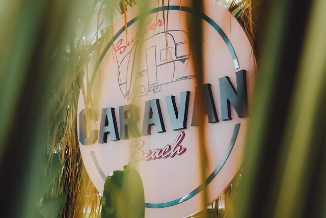  Surfer Caravan Beach fotoğrafı