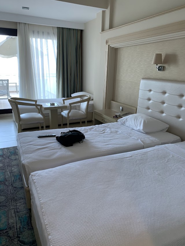 Azka Otel fotoğrafı