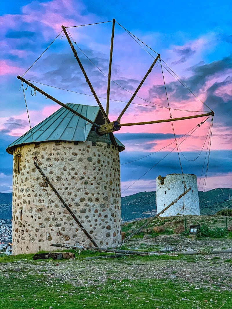 Gümbet Yeldeğirmenleri fotoğrafı