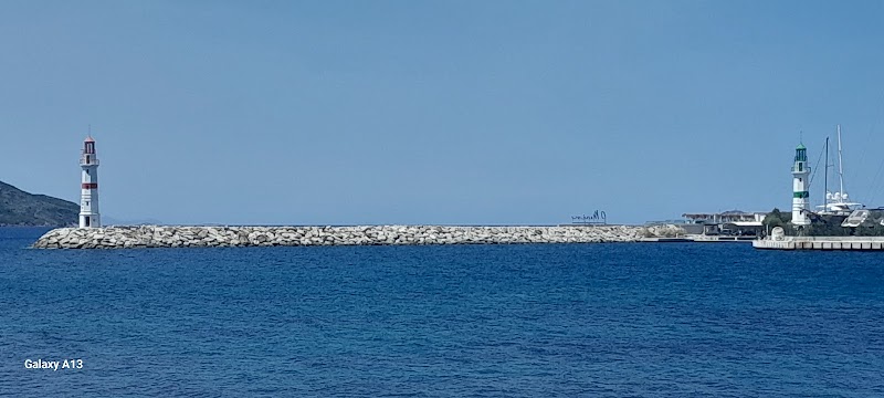Karabağ Turgut Reis Heykeli Önü fotoğrafı