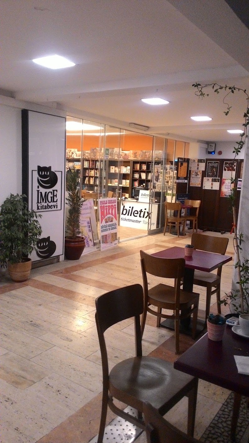 İLE Kitabevi &Kafe fotoğrafı